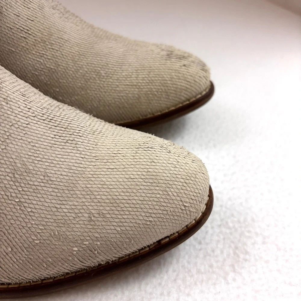 Seychelles Cream Towel Leather SuedeTexture Almond Toe Zip Ankle Booties (9)‎